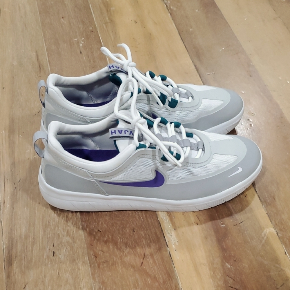 Nike Nyjah SB Skate Shoes. White, light grey, purple and Teal. Size Mens 6.5.